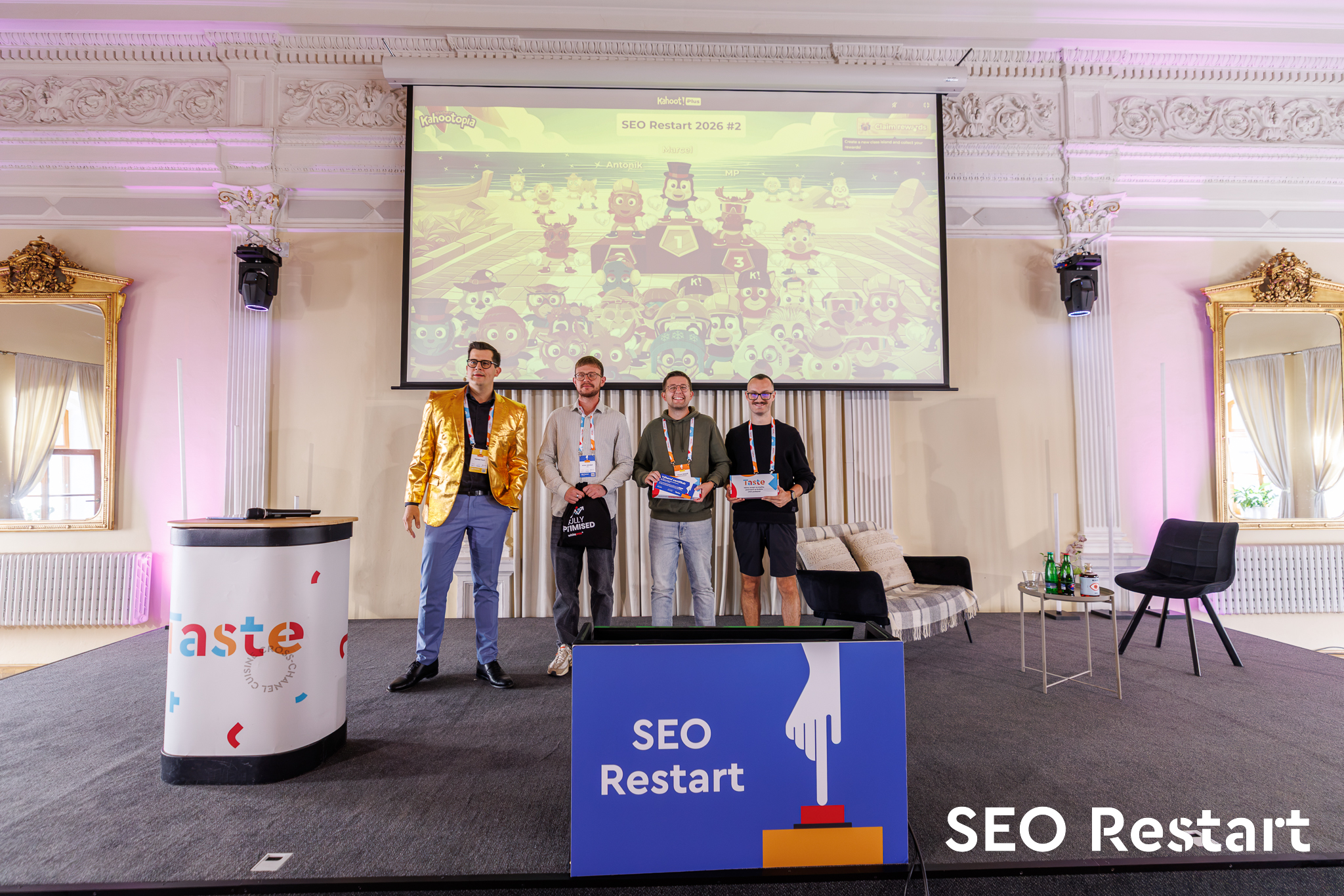 Marcel Zábojník na pódiu konference SEO restart 2026